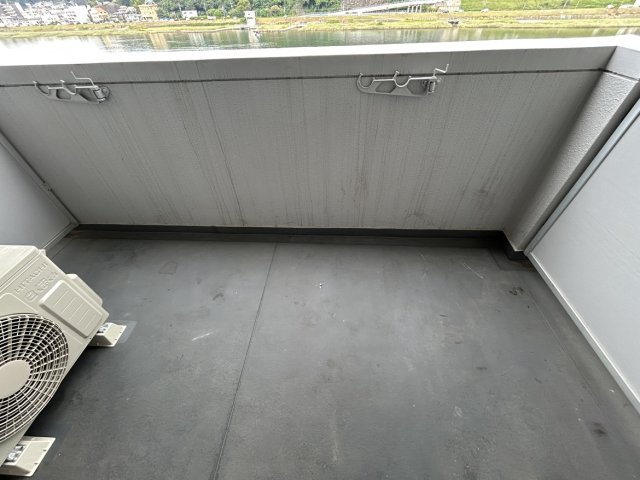 バルコニー　別号室の写真です（反転）