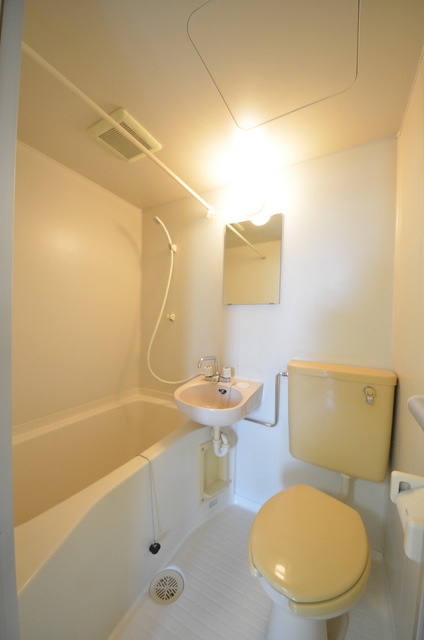 バス・シャワールーム　★ユニットバスはお掃除も楽々★