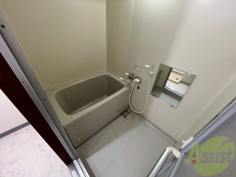 バス・シャワールーム　ユニットバスです。疲れを癒すのに欠かせませんね！