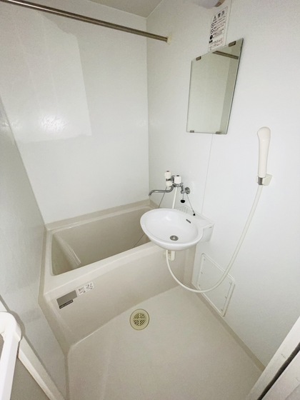 バス・シャワールーム　※別部屋の写真です