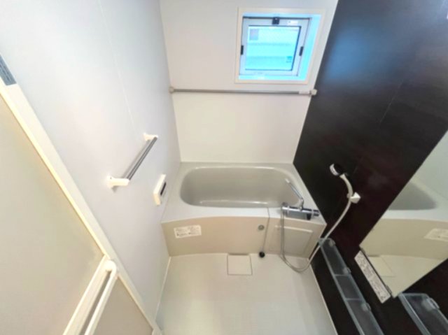 バス・シャワールーム　同建物内、別のお部屋の参考写真になります。