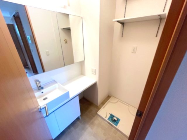 洗面設備　同建物内、別のお部屋の参考写真になります。