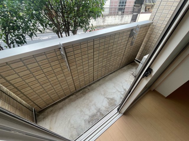 バルコニー　同建物内、別のお部屋の参考写真になります。