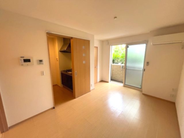 居室・リビング　同建物内、別のお部屋の参考写真になります。