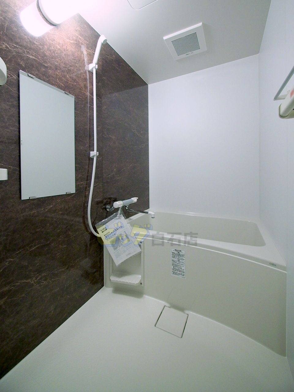 バス・シャワールーム　広々タイプのお風呂です♪