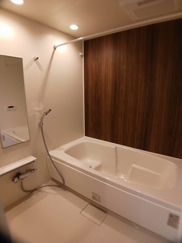 バス・シャワールーム　落ち着いた空間のお風呂です