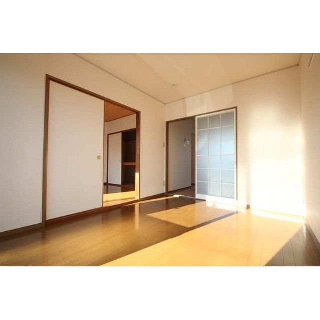 居室・リビング　内装写真は全て１０２にて撮影