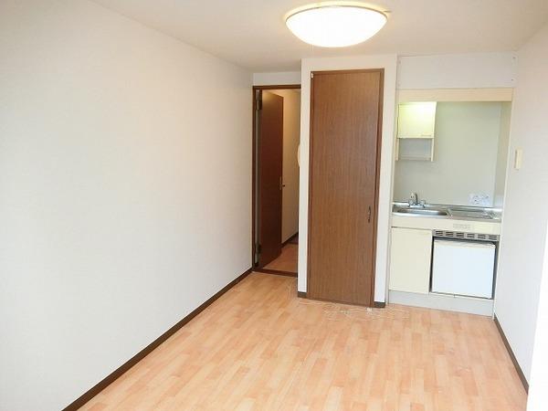 居室・リビング　室内きれいです！