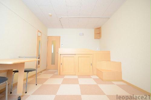 居室・リビング　備品や設備仕様は号室等により異なります。現地をご確認ください