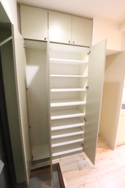 玄関　★トールサイズのシューズボックス兼収納あり★