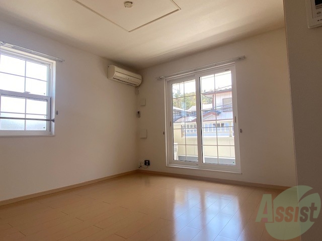 居室・リビング　陽が良く入る明るいリビングです。過ごしやすそう。