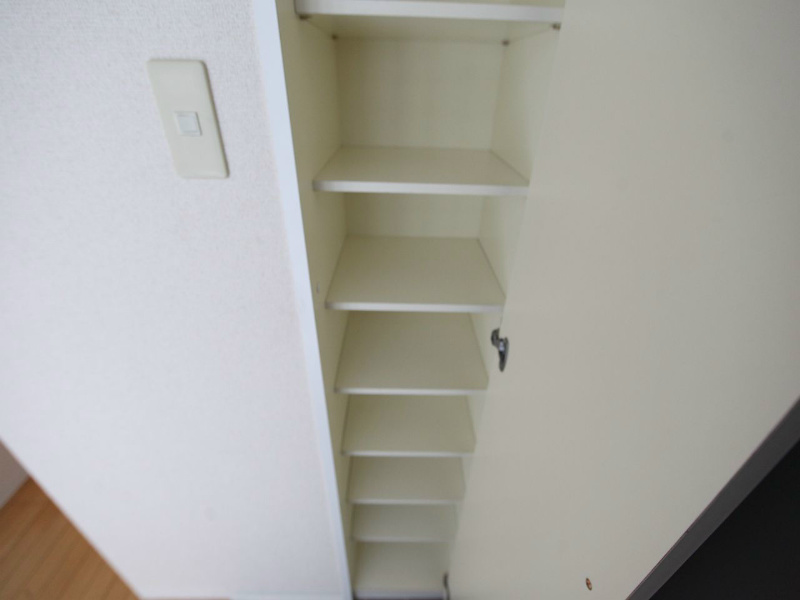 玄関　玄関　シューズボックス付（収納充実してます）