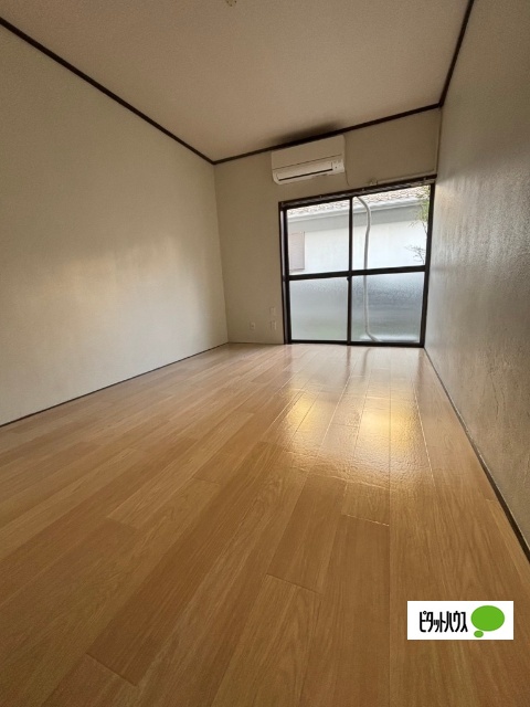 居室・リビング　他号室写真です。