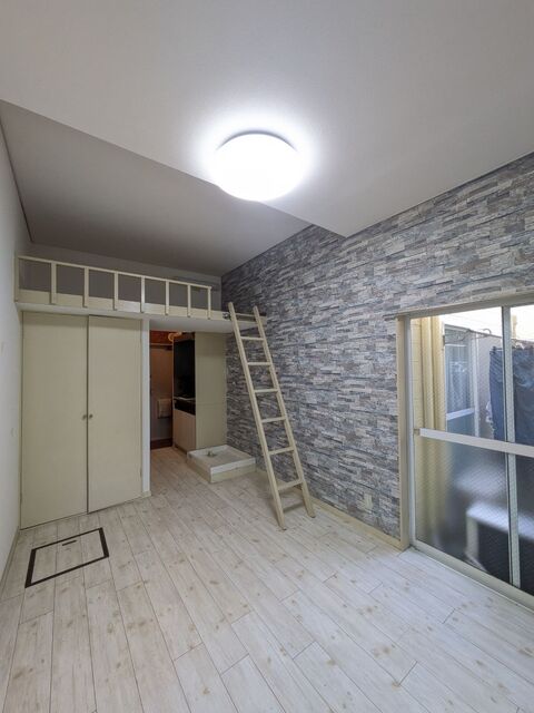 居室・リビング　★アクセントクロスでオシャレな雰囲気です★