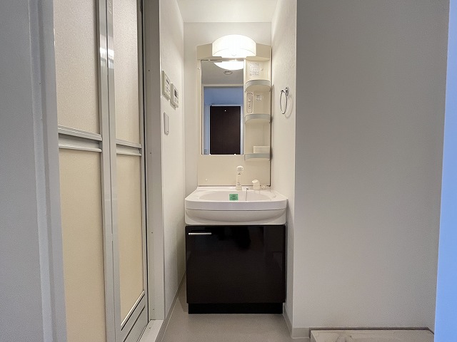 洗面設備　スペースが確保できる洗面所です