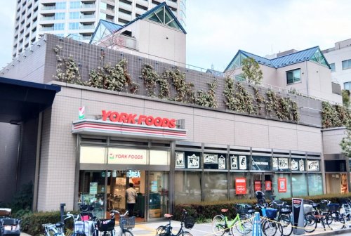 スーパー　ヨークフーズ新宿富久店（スーパー）まで200m