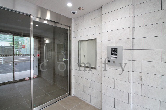 エントランス　オートロック付きエントランス