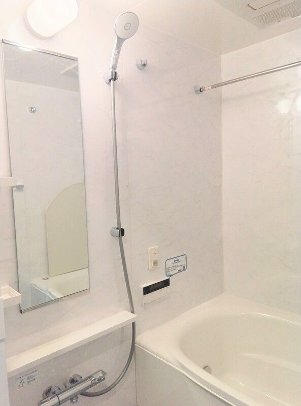 バス・シャワールーム　落ち着いた空間のお風呂です