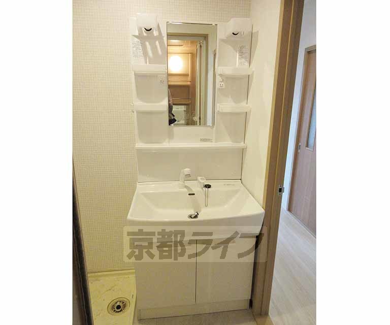 洗面設備　独立洗面台です