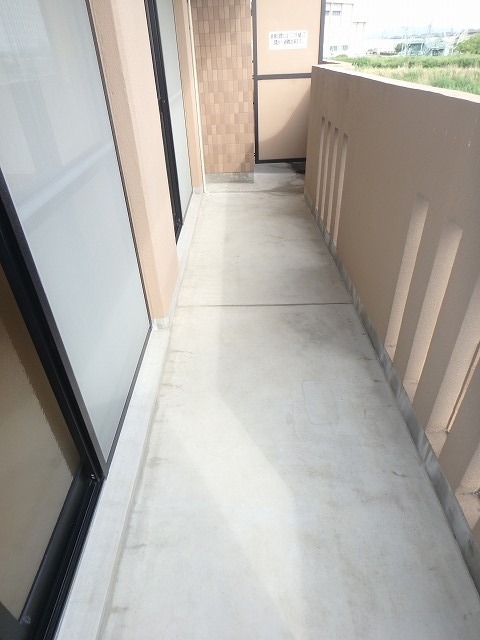 バルコニー　南西向きで日当たり良好☆