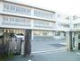 小学校　松阪市立第四小学校（小学校）まで1082m