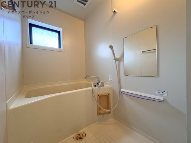 バス・シャワールーム　窓付きで換気が楽々！