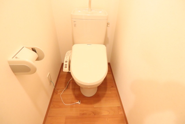 トイレ　※別室の参考写真の為、現況優先です。