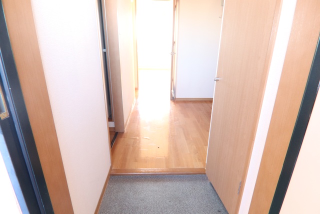 玄関　※別室の参考写真の為、現況優先です。