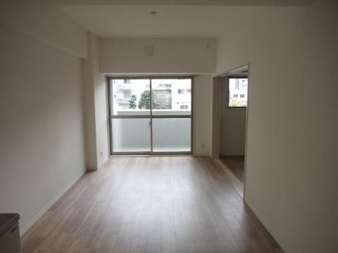 居室・リビング　室内