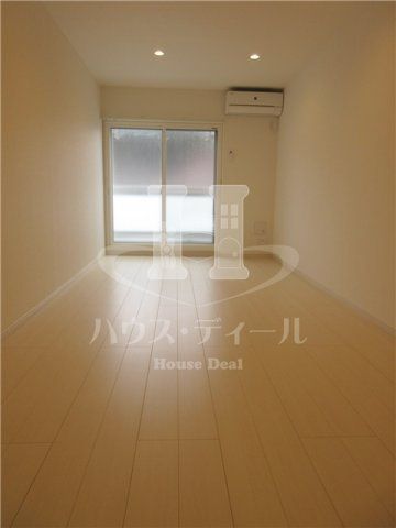 居室・リビング　別号室参考写真です