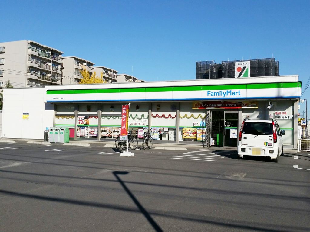 コンビニ　ファミリーマート千間台西一丁目店（コンビニ）まで590m