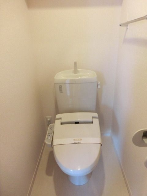 トイレ　温水洗浄暖房便座完備