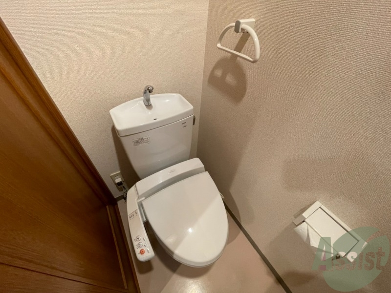 トイレ　ウォシュレット機能がついたトイレです。安心して使用できますね