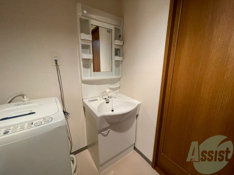 洗面設備　独立洗面台はシャンプードレッサー付きですよ。