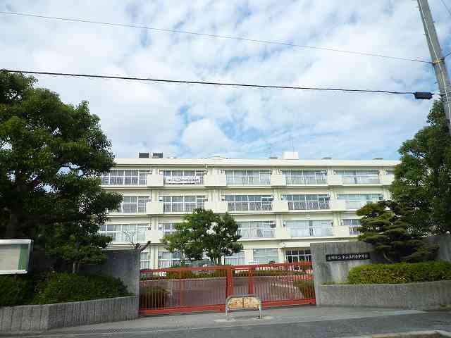 中学校　宝塚市立中山五月台中学校（中学校）まで773m