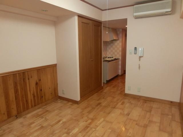 その他部屋・スペース　照明エアコン付き洋室フローリング