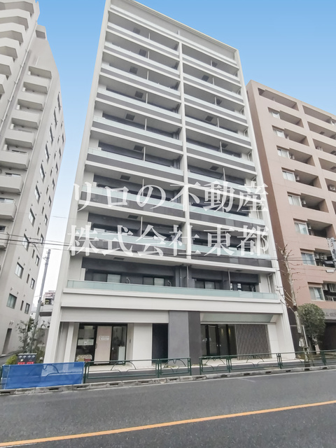 建物外観　不在時でもお荷物のお預かり可能な宅配ボックス付です♪
