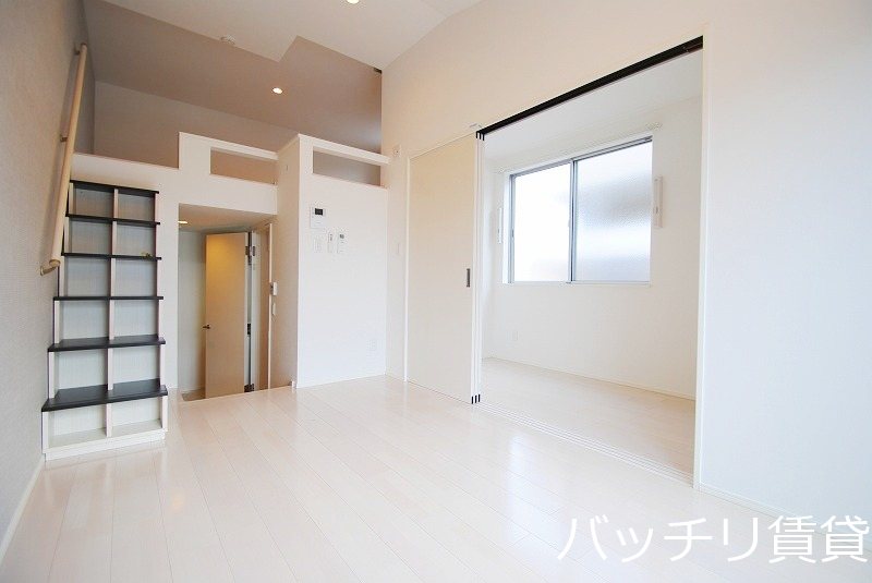 居室・リビング　別号室タイプの為、現状を優先致します。