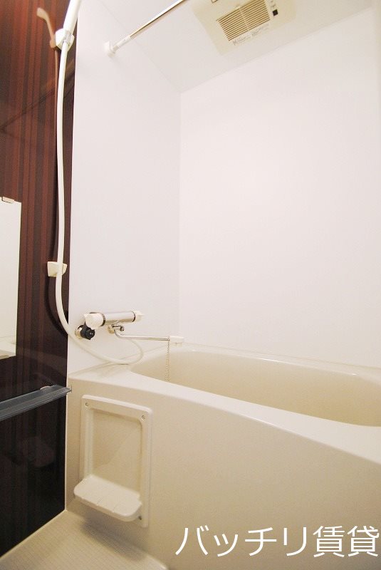 バス・シャワールーム　別号室タイプの為、現状を優先致します。