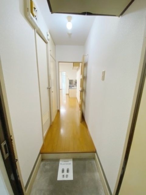 玄関　お問合せはタウンハウジングまで