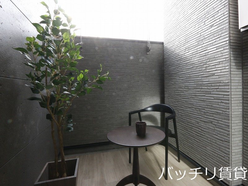 バルコニー　家具、インテリアはイメージで実際のお部屋には設置していません