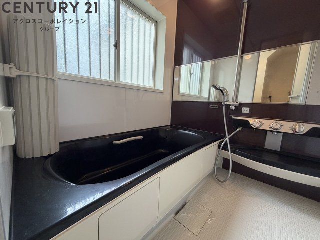 バス・シャワールーム　コンパクトで使いやすいお風呂です