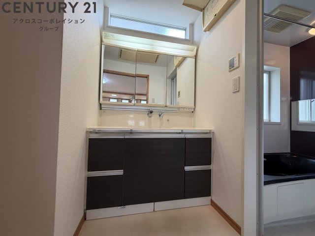 洗面設備　コンパクトで使いやすい洗面所