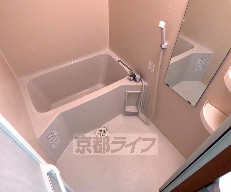 バス・シャワールーム　清潔間のあるバスルームです。