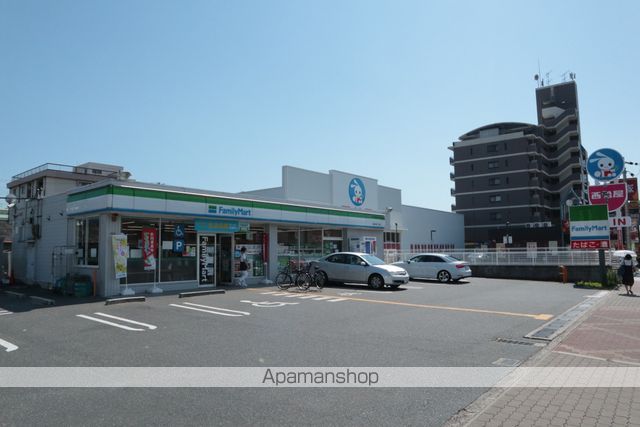 コンビニ　ファミリーマート（コンビニ）まで334m