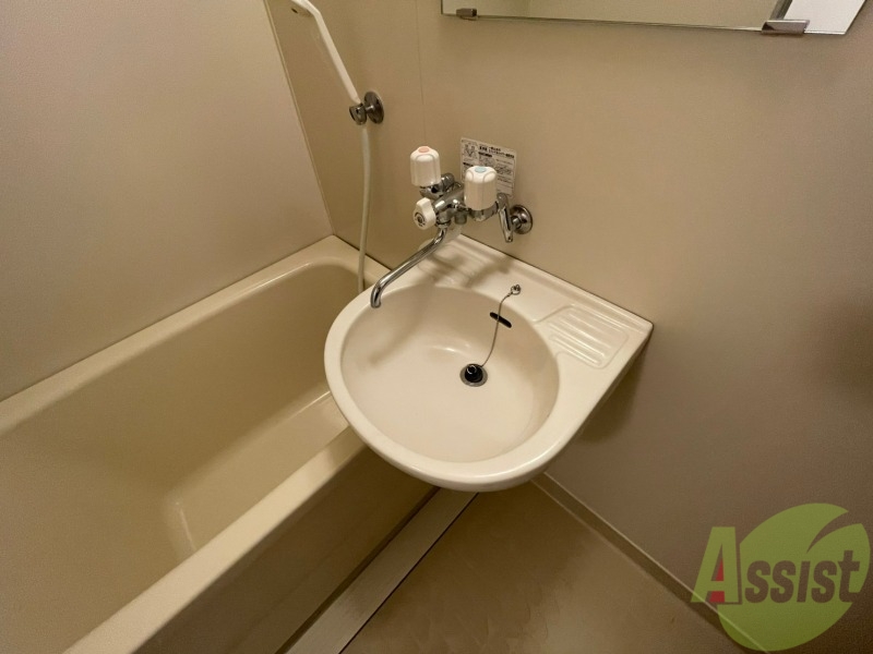 洗面設備　こちらに洗面台があります。朝の洗顔はこちらで。