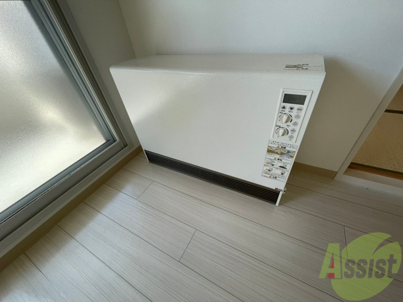 その他設備　電気暖房です。冬場の寒い日でも安心ですね～