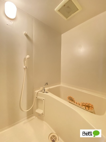 バス・シャワールーム　１０２