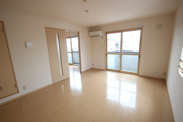 居室・リビング　１１帖のエアコン付きＬＤＫ