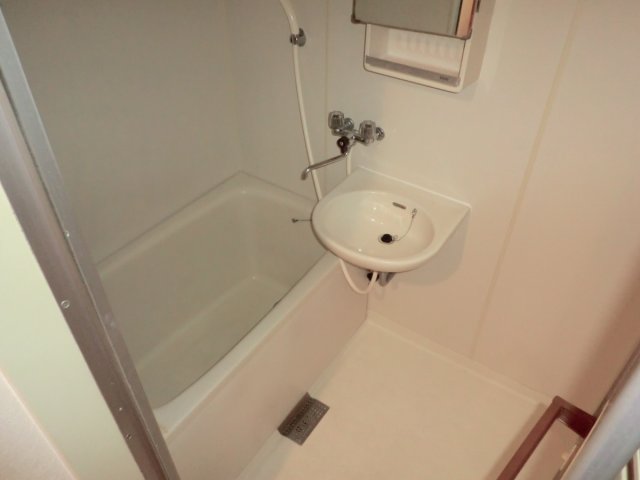 バス・シャワールーム　洗面所とお風呂が一緒なので掃除が楽になりますね